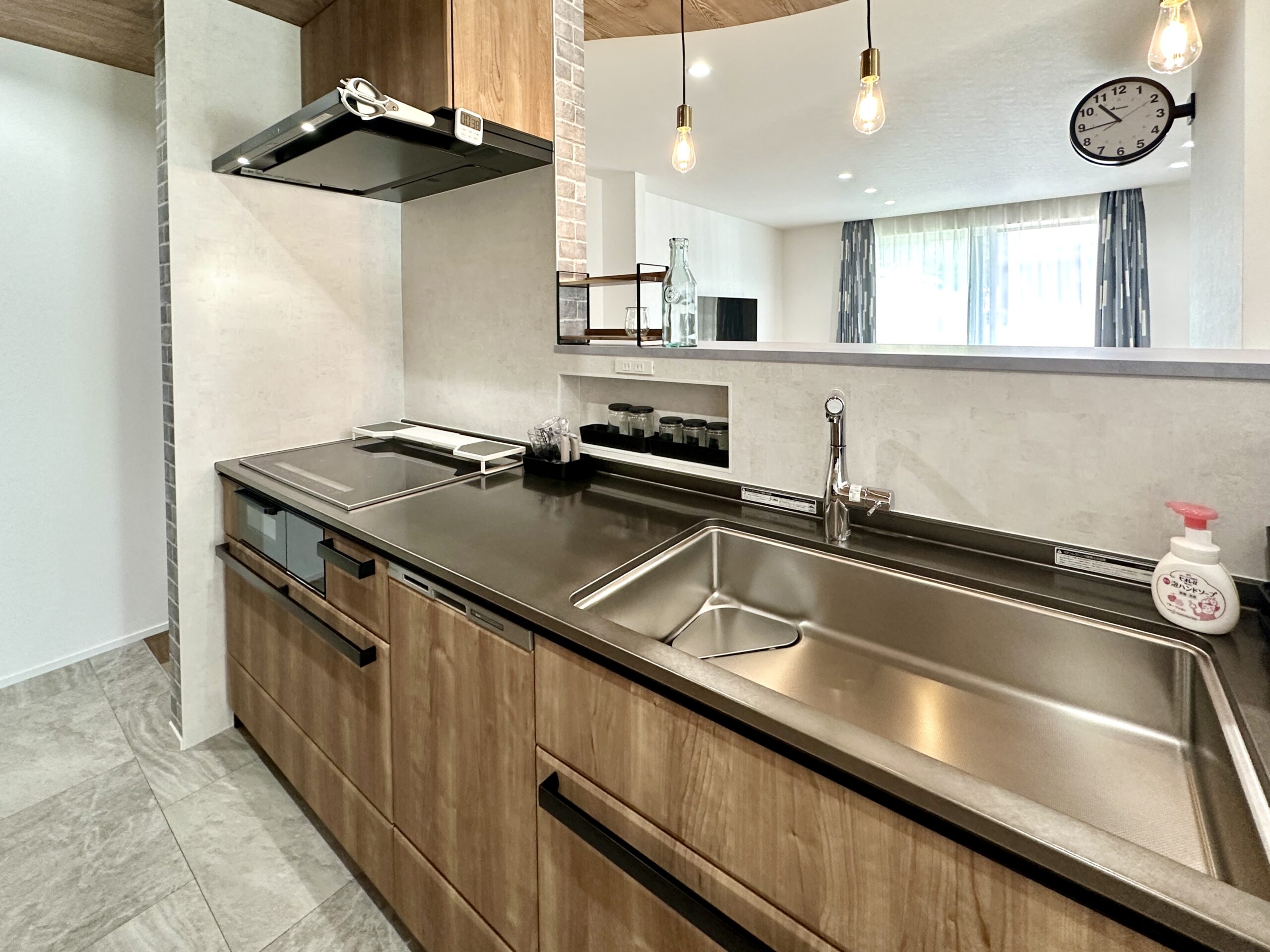 20241010_014423837_iOS