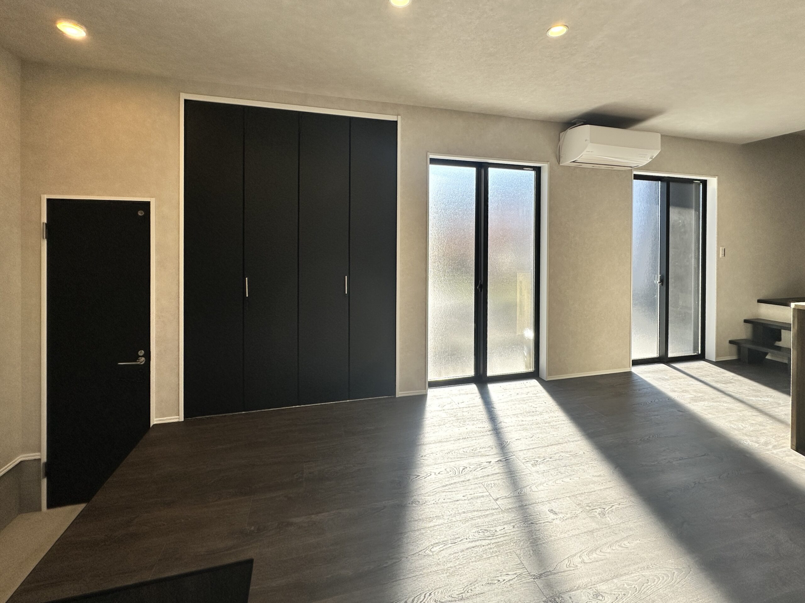 20251206_005532687_iOS